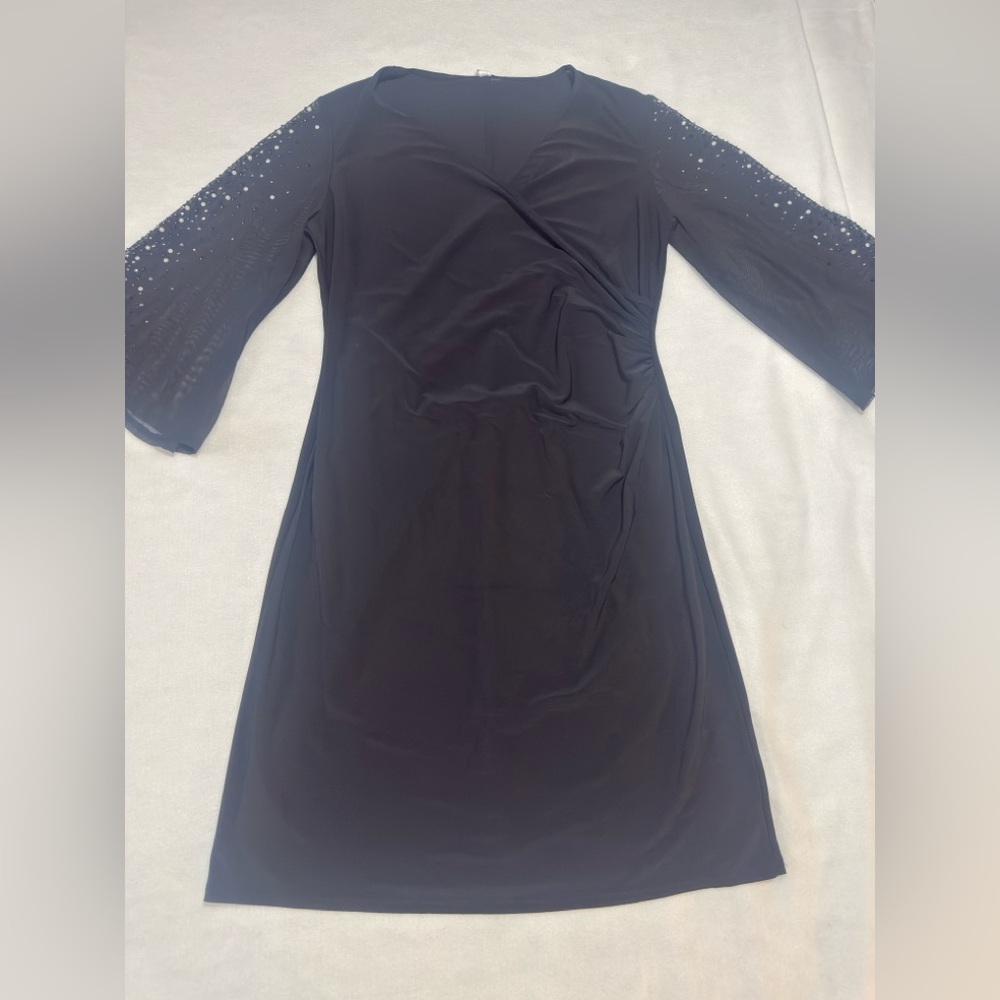 Black Sheath Dress with Bell Sleeves and Crew Neck